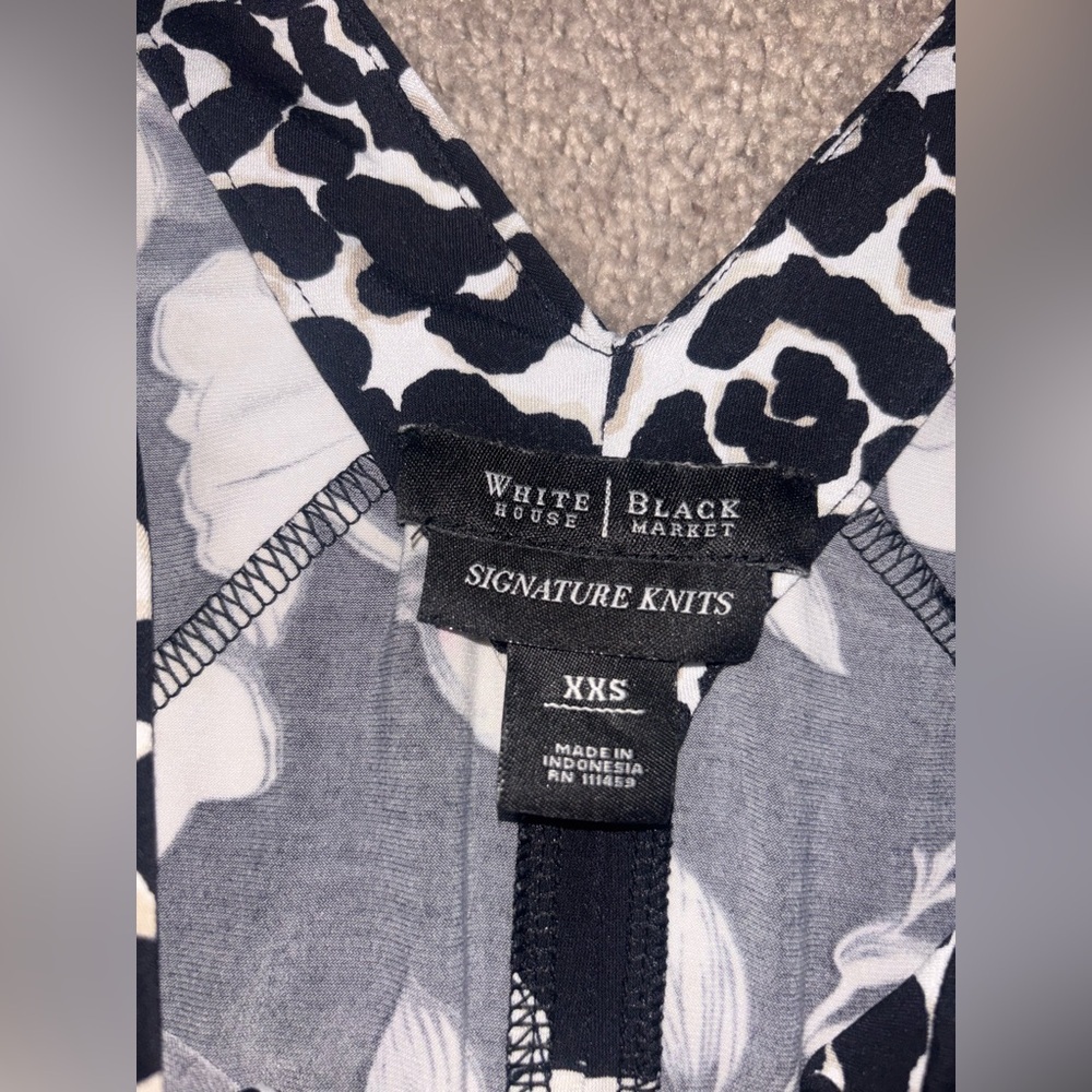 White House Black Market Top
Womens Black Double V Neck Floral
Blouse Size XXS - Picture 9 of 11